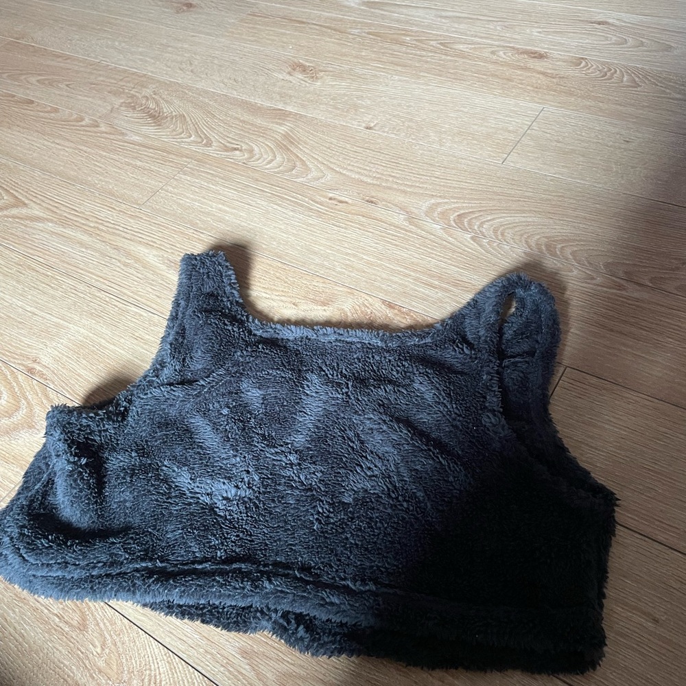 Cropped Fuzzy Top - Picture 2 of 2